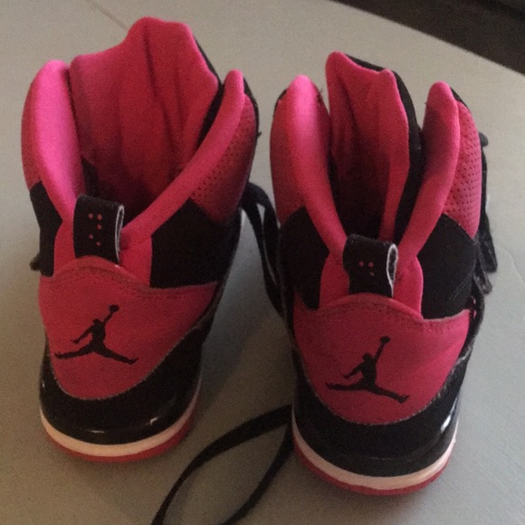 Youth size 3 Jordan’s, gently used - Picture 5 of 5
